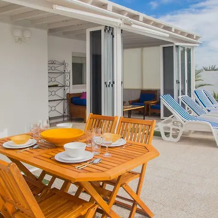 Violetta - Delightful 2 Bedroomed Vila Playa Blanca (Lanzarote)