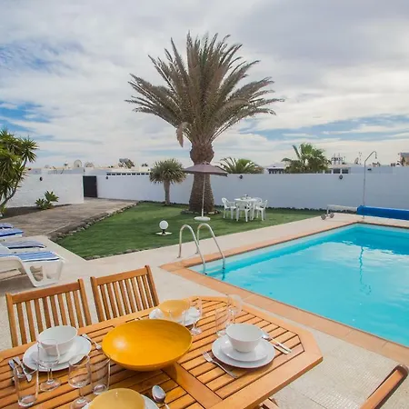 Vila Violetta - Delightful 2 Bedroomed Playa Blanca (Lanzarote)