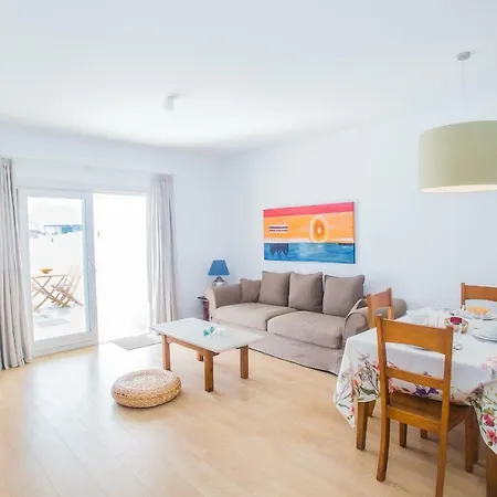 Violetta - Delightful 2 Bedroomed Playa Blanca (Lanzarote)